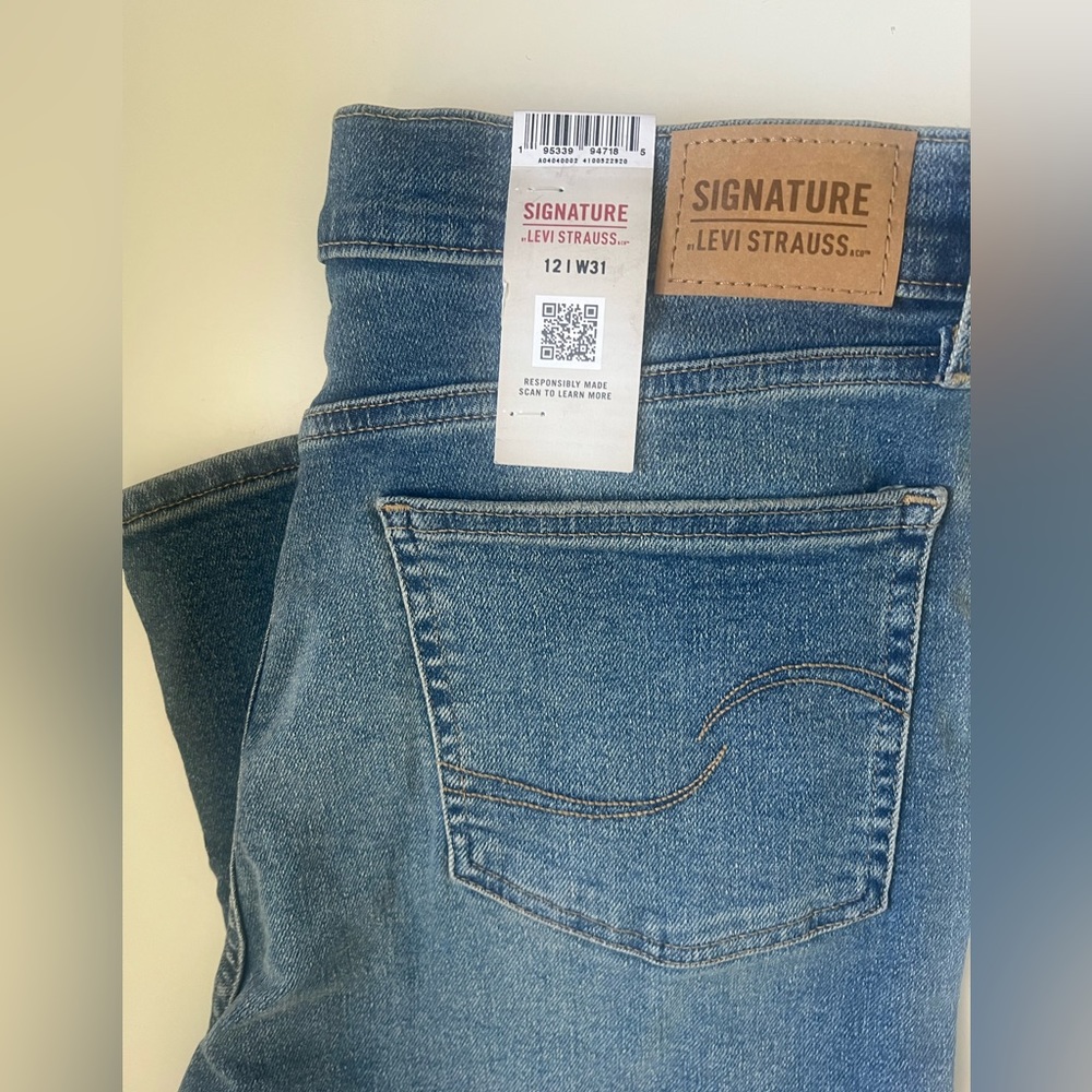 Levi jeans